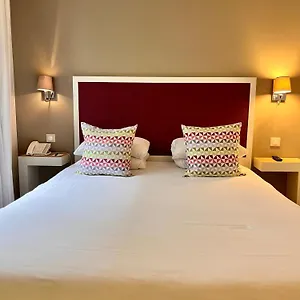 *** Hotel Kyriad 18 - Porte De Clignancourt - Montmartre Frankrig
